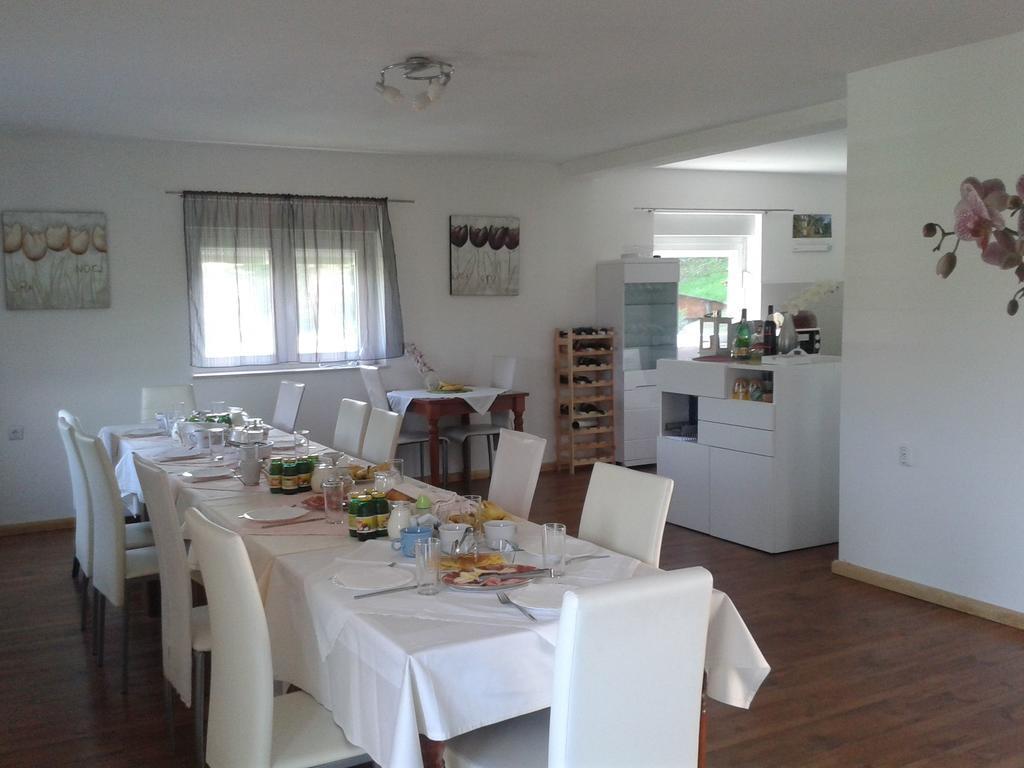 House Delic Hotel Vrhovine Eksteriør billede