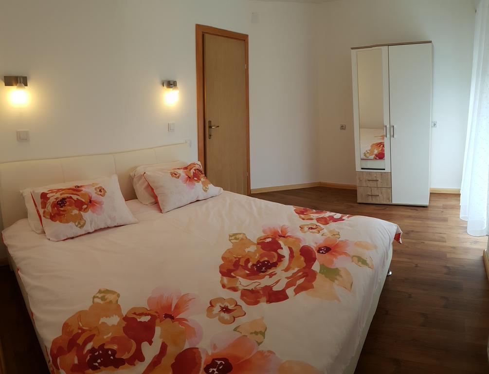 House Delic Hotel Vrhovine Eksteriør billede
