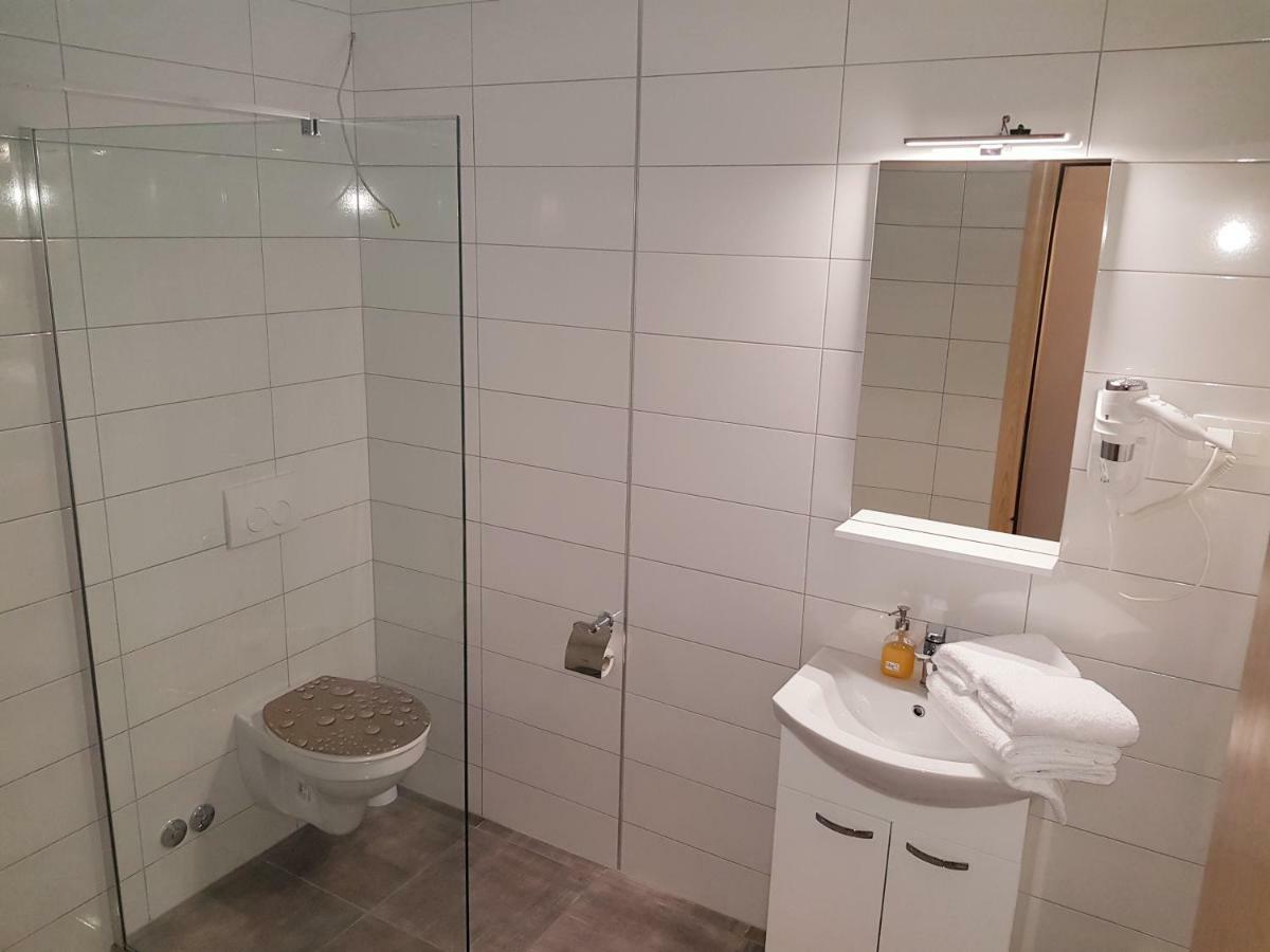 House Delic Hotel Vrhovine Eksteriør billede