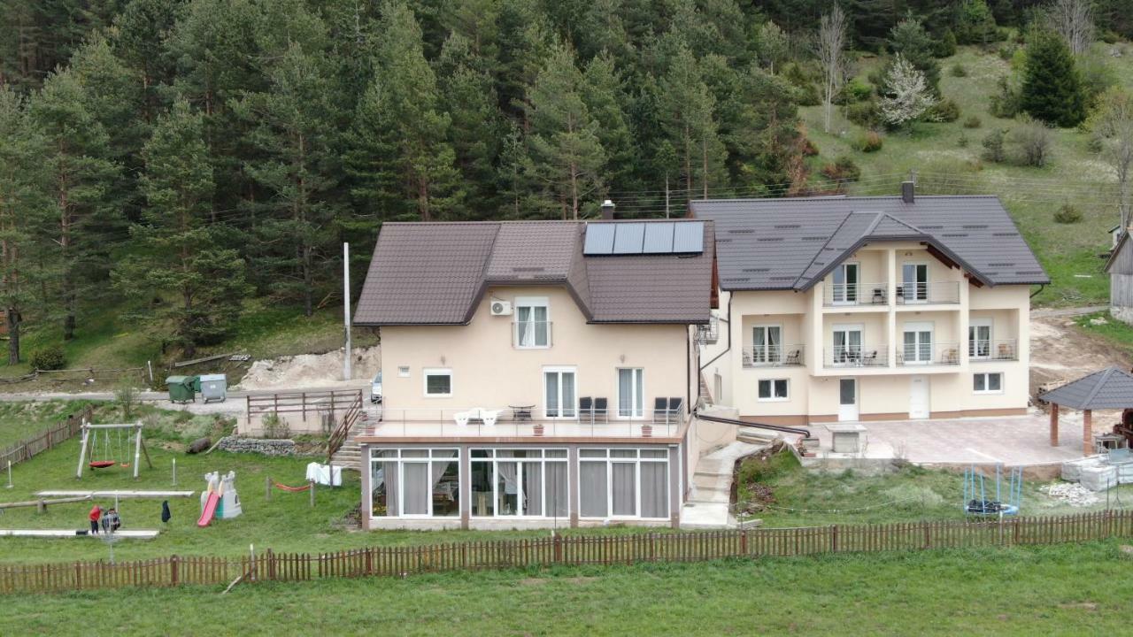 House Delic Hotel Vrhovine Eksteriør billede