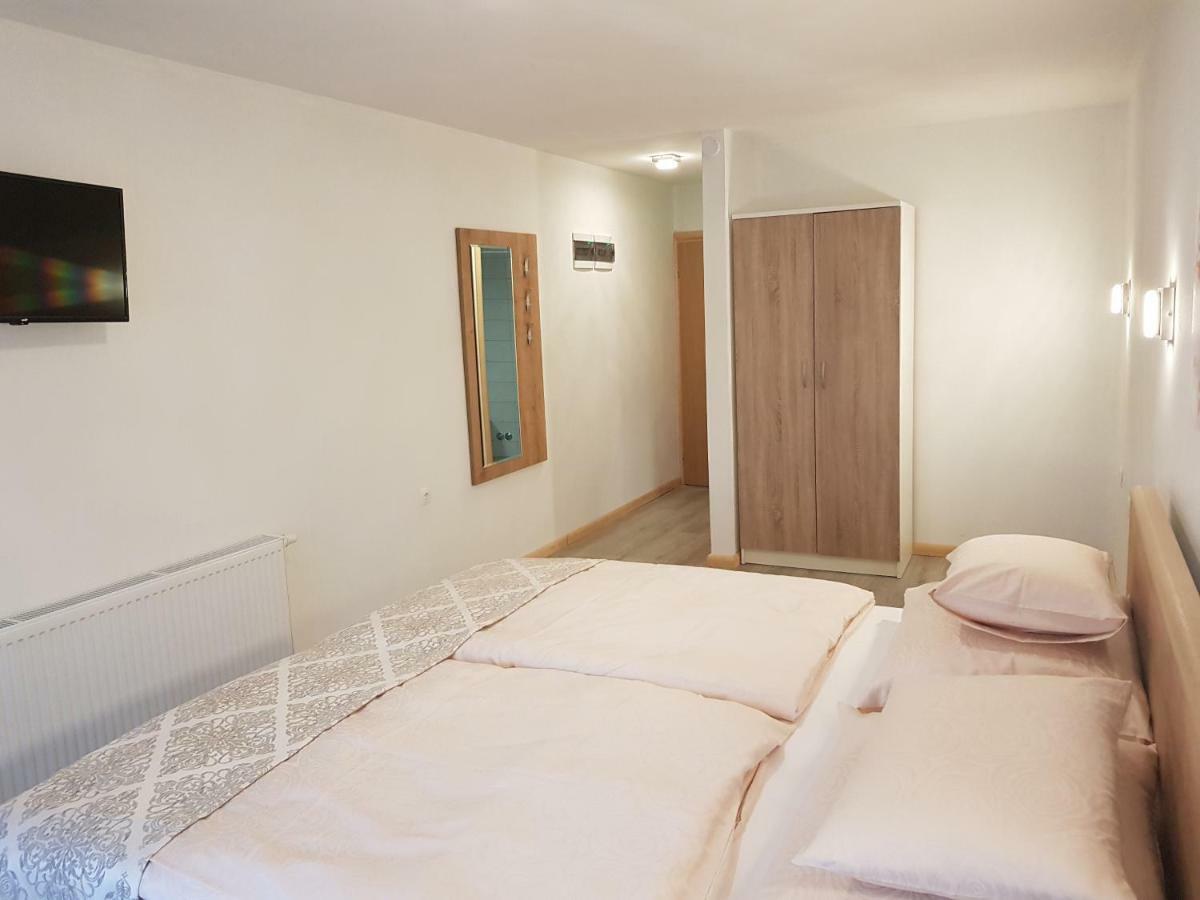 House Delic Hotel Vrhovine Eksteriør billede